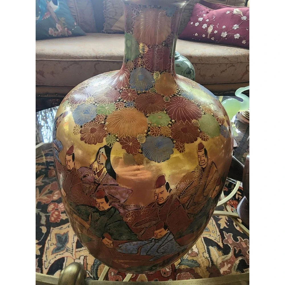 Antique Japanese Satsuma Vase Arhat figures Meiji‎ period